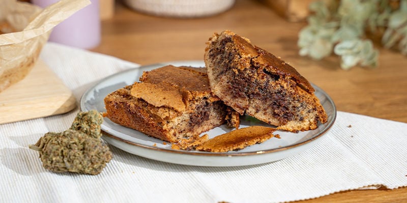 Cuando Se Haya Enfriado, Corta El Space Cake En El Tamaño Y La Forma Que Prefieras