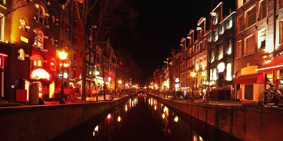 Lugares Para Fumar En Ámsterdam: El Barrio Rojo