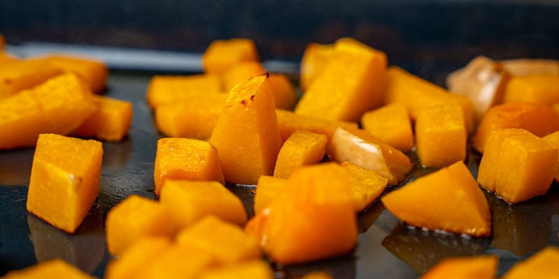 Cocina La Calabaza Al Horno A 180ºc Hasta Que Esté Tierna Y Reserva Para Luego