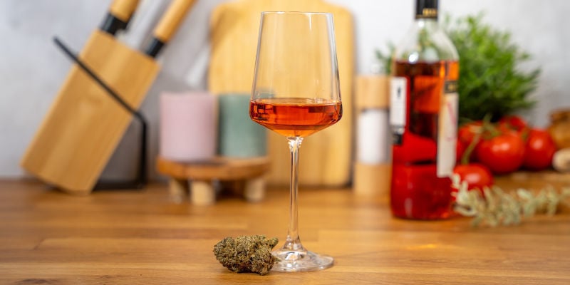 ¿Combina Bien El Vino Con La Marihuana?