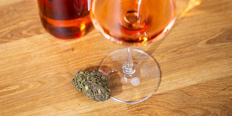 Cómo Maridar Vino Y Marihuana